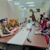 Kegiatan Konsultasi terkait penanganan pengaduan, perda tentang pelimpahan kewenangan perizinan dan non perizinan serta survei kepuasan masyarakat ke DPMPTSP Provinsi Jawa Tengah