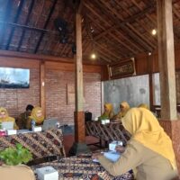 Mengikuti rapat penyusunan KLHS RTRW