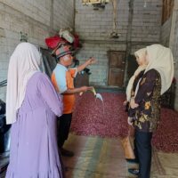 MenMenindaklanjuti aduan masyarakat melalui WA pengaduaan DPMPTSP terkait usaha bawang merah yang berlokasi di Desa Jleper Kecamatan Mijen