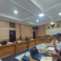 Mengikuti sosialisasi fitur BUHANSIP (Butuh Lahan Siap Pakai) di ruang rqpat kantor cabang ESDM wilayah Kendeng Muria Kecamatan Pati.
